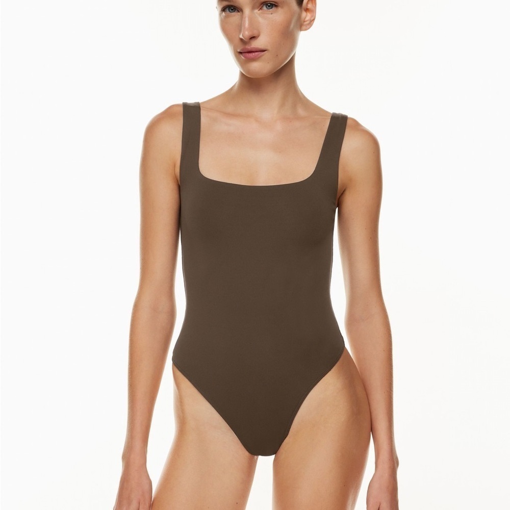 Aritzia Babaton Contour Squareneck Bodysuit 2XS